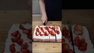 Gâteau aux Fraises 🍓 shorts [upl. by Elnore598]