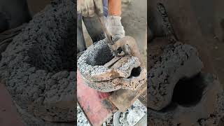 A craftsman uses a spoon mold to make an aluminum soup spoon aluminum copper alluminum [upl. by Dougal]