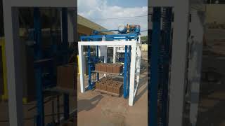 Zimbabwe automatic cement maxi stock brick making machine for 6inch concrete hollow blocks maker [upl. by Cordier]