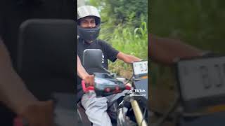 ගමේ ඇන්ටිලා ආසම කරන ඒවා 😂🚀🚀💥 automobile slrider motorcycle rider slbikes motorbike motovlog [upl. by Marijn]