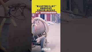 “戴上頭巾氣質立馬上來了” 奶奶帶金毛坐車 天冷給它戴上自己的頭巾 shorts 萌宠 暖心 [upl. by Ronda]