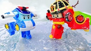 Toys video for kids Robocar Poli and Roy at the ice rink [upl. by Herwig]