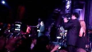 Gilberto Santa Rosa singing Un Monton de Estrellas [upl. by Leshia200]