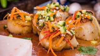 Home amp Family How to Make Seared Scallops Grilled on a Himalayan Salt Block [upl. by Hendel65]