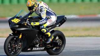 VALENTINO ROSSI SCATENATO TORNA IN MOTO CON LE STAMPELLE [upl. by Nyrehtak]