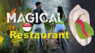 🇮🇩 This restaurant is a must to do in Bali 🤩 🚲 كلينا اغرب الشياء في بالي ودرنا مساريا واعرة [upl. by Eizzil]