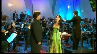 Anna Netrebko Marcelo Alvarez  Verranno a te sullaure  concert  Berlin 2004 [upl. by Solohcin]