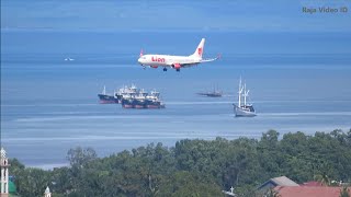 Landing Sorong Boeing 737900 ER Pesawat Lion Air di Bandara Domine Eduard Osok DEO Papua [upl. by Gamber]