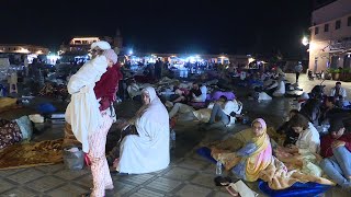 Des Marocains se réfugient dans la rue suite à un séisme à Marrakech  AFP Images [upl. by Fulmer288]