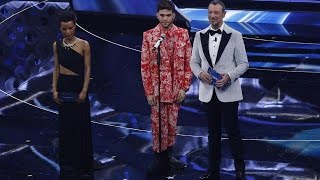 Sanremo 2022 i cantanti che dicono papalina sul palco cosa vuol dire Ecco il significato nascosto [upl. by Teillo820]