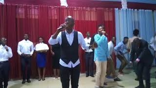 Amashimwe by Isaie Uzayisenga live Perfomance [upl. by Iztim]