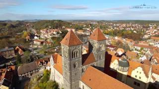 Flug über das Quedlinburger Schloß in 4K [upl. by Arymas793]