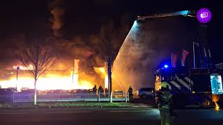 Zeer grote brand bij garagebedrijf in Heerhugowaard meerdere korpsen aanwezig [upl. by Eila]