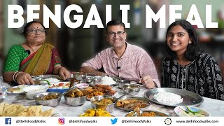 बंगाल के कोलकाता में बंगाली घर का खूब भालो बंगाली खाना l Huge Home Cooked Bengali Food in Kolkata [upl. by Brunell]