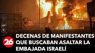 Miles de personas intentan incendiar la Embajada de Israel en Jordania [upl. by Eylsel480]