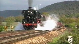 Dampflok 44 0093 mit schwerem Güterzug und sattem Sound in der Steigung [upl. by Bernadina]