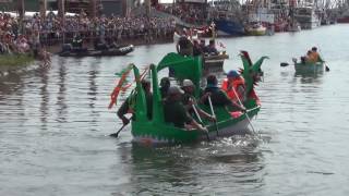 Papierboot Regatta Büsum 2016  Erwachsene auf dem Papierboot [upl. by Lustick]