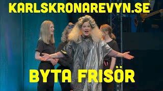 Byta frisör från nyårsrevyn quotKorsDragquot 2024 karlskronarevynse revysm [upl. by Anayd]