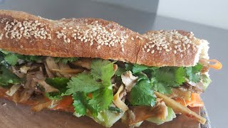 S1 Ep29 Le banh mi avec les restes de poulet au gingembre [upl. by Ayekat804]