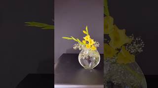 Yellow Gladiolus and Gypsophila [upl. by Bainter675]