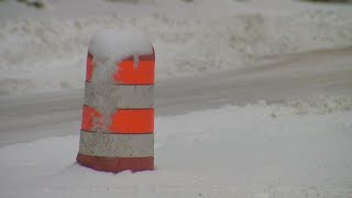 People are stuck at Snoqualmie Pass in need of supplies [upl. by Linker]