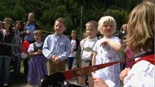 Kindergruppe singt für Brautpaar  Hochzeitsvideo [upl. by Bertine]