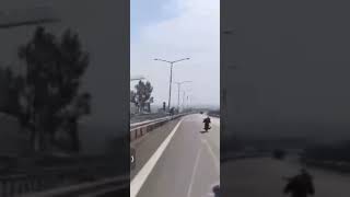 motorbike dikkatli bakın adam fitesi elle atıyor [upl. by Ardeahp]