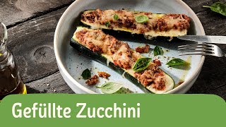 Gefüllte Zucchini mit Hackfleisch – schnelles Sommerrezept ☀️  REWE Deine Küche [upl. by Aiki]