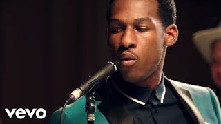 Leon Bridges  Smooth Sailin Official Live Video [upl. by Salomi]