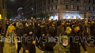 Covid a Napoli in migliaia in corteo contro coprifuoco e lockdown [upl. by Annaes]