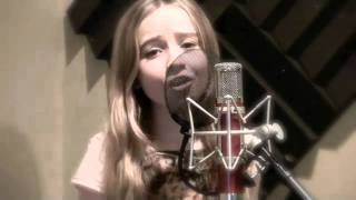 Una piccola Shakira canta Gipsy [upl. by Ahsenal]