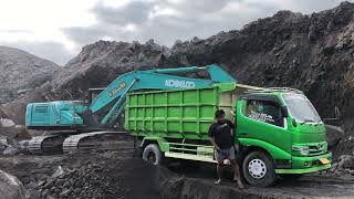 Excavators Work with Dump Trucks Cutting Hills and Mining Sand Dump Truck Overloaded [upl. by Gabriellia]