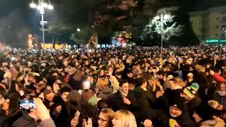 Cinquemila persone in piazza grande festa a Belluno per Capodanno [upl. by Ahsemrac843]