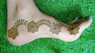 How to apply mehndi design on leg l Dots mehndi design for leg by finger and fork [upl. by Cuthbertson]