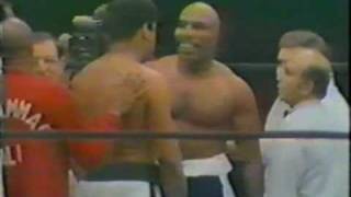 Muhammad Ali rubbing Earnie Shavers bald head for good luck before the fight [upl. by Llednil809]