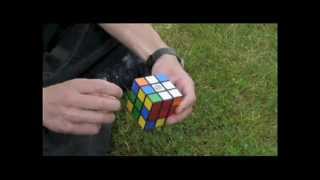 Résoudre le Rubiks Cube  1e partie [upl. by Nwahsirhc]