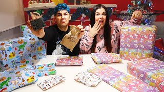 ABRIENDO REGALOS DE REYES MAGOS Abrimos regalos de Navidad LOL Retos Divertidos MI NOVIO LLORA [upl. by Ahsla]