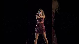 Taylor Swift singing Bad Blood straight to the camera  Tampa Eras Tour 👀🫶🏽  taylorswift [upl. by Joed]