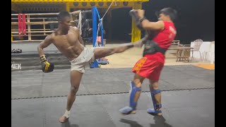 Buakaw Training at Banchamek Village บัวขาว บัญชาเมฆ บัวขาว วิลเลจ [upl. by Assyl323]