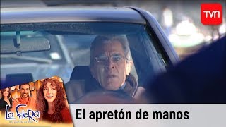 El apretón de manos  La fiera  T1E57 [upl. by Isola]