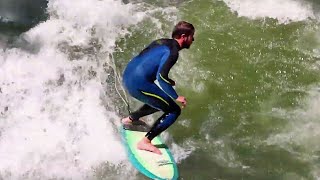 Surfen auf dem Eisbach in München Englischer Garten [upl. by Atnahc]