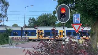 Spoorwegovergang HeilooDutch Railroad Crossing [upl. by Arob]