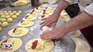 Gli sfizi di mezzogiorno la video ricetta del calzone leccese [upl. by Yelsa]