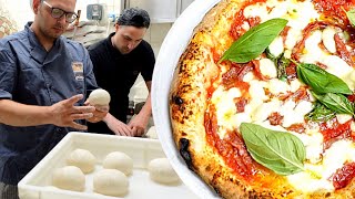 Pizzaiolo Napoletano prepara limpasto per la Pizza napoletana nella Pizzeria quotLoffredoquot di Roma 🇮🇹 [upl. by Robers]