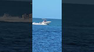 BOAT IN FLORDIA SPEEDING OUT TO THE GULF OF MEXICO AT THE VENICE JETTY [upl. by Charlot]