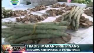 Tradisi Makan Sirih Pinang Di Papua [upl. by Iv]