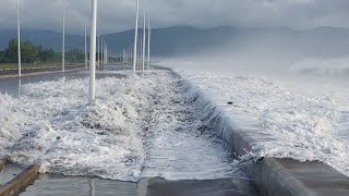 Storm surge sa Bicol Tagas Boulevard saBicol hindi na madaananmalalaking alon binabayo ang Highway [upl. by Okia772]