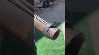 Como travar uma borracha corretamente no tubo 👏🏻😱 borracharia truques diy tools shorts [upl. by Pirozzo]