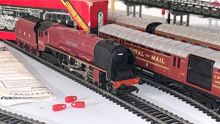 Hornby Railways R066 Duchess of Sutherland with mail train [upl. by Pierson212]