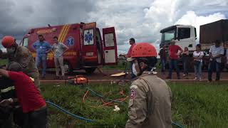 Maracaju Acidente na BR267 colisão frontal entre caminhonete e carreta bitrem [upl. by Berg]